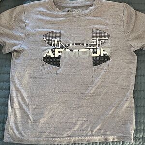 Boys Small Under Armour Heat Gear Tee
